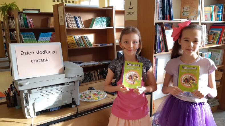 dzieci w bibliotece