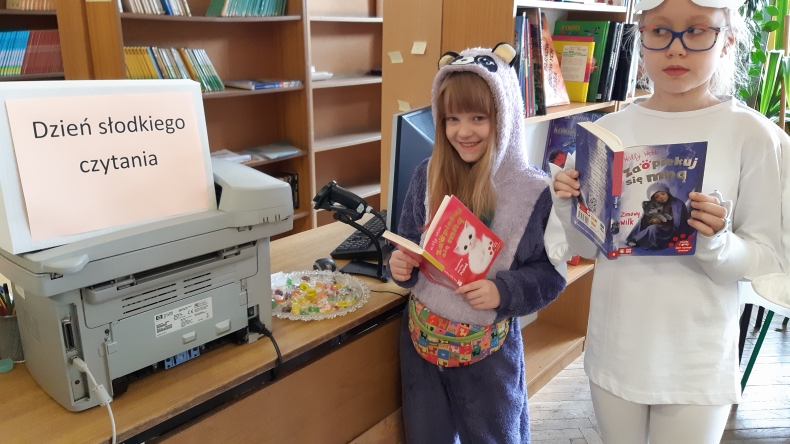 dzieci w bibliotece