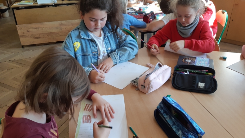 dzieci w bibliotece