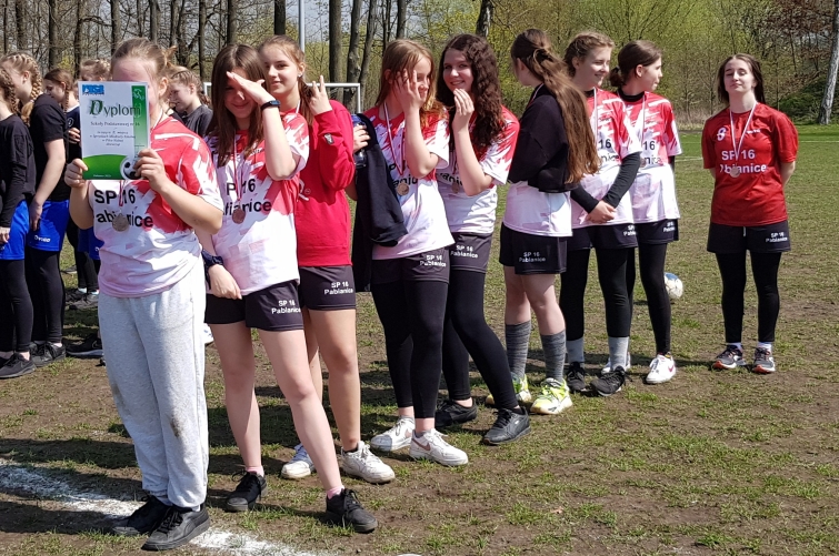 dziewczyny graj w pik