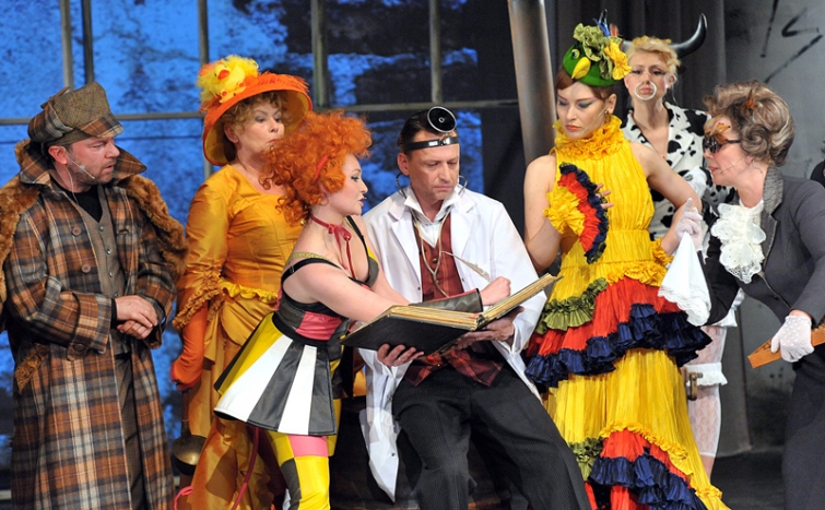 w teatrze