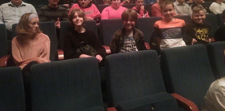 w teatrze