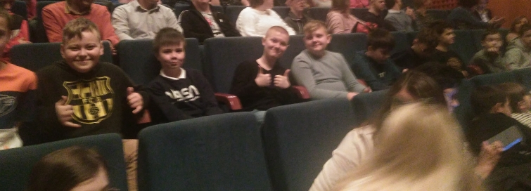 w teatrze