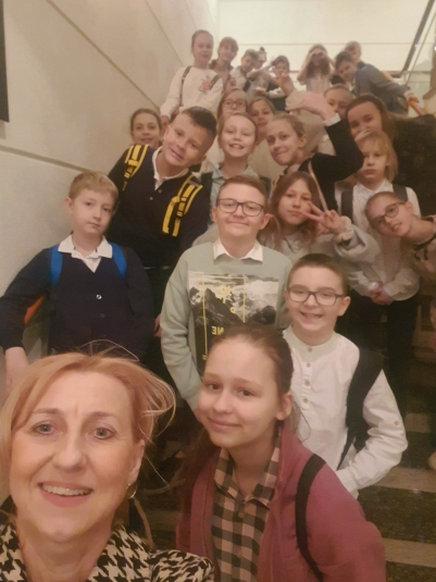 w teatrze