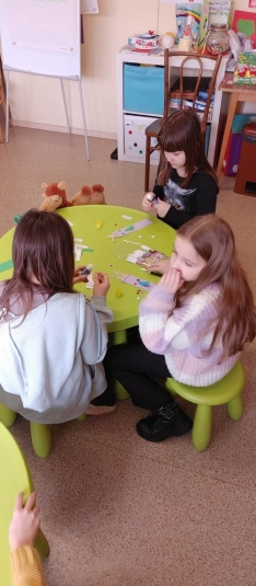 w bibliotece