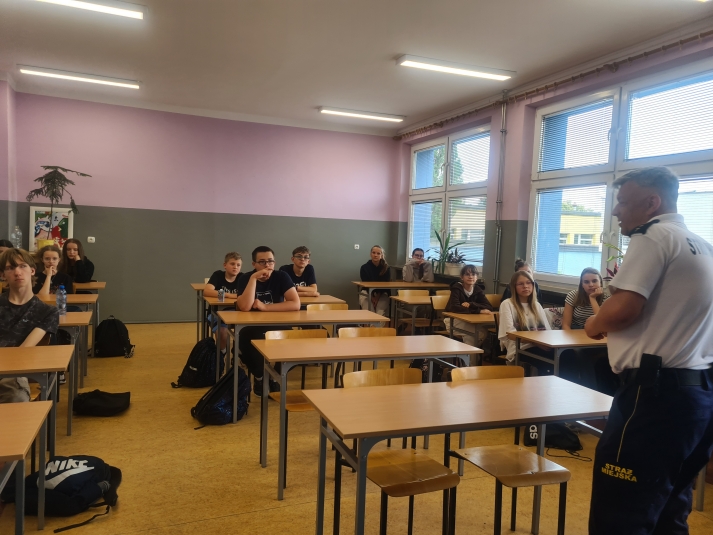 ZAJCIA PROFILAKTYCZNE Z FUNKCJONARIUSZEM STRAY MIEJSKIEJ