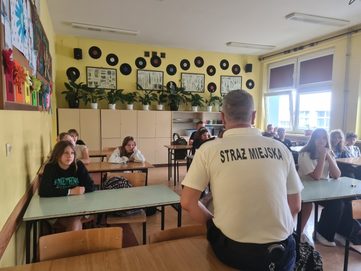 ZAJCIA PROFILAKTYCZNE Z FUNKCJONARIUSZEM STRAY MIEJSKIEJ