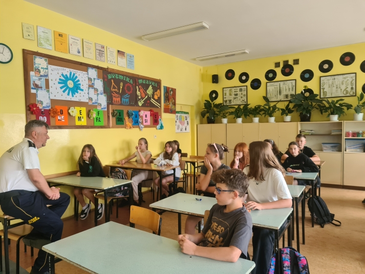 ZAJCIA PROFILAKTYCZNE Z FUNKCJONARIUSZEM STRAY MIEJSKIEJ