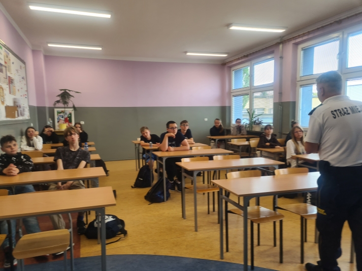 ZAJCIA PROFILAKTYCZNE Z FUNKCJONARIUSZEM STRAY MIEJSKIEJ