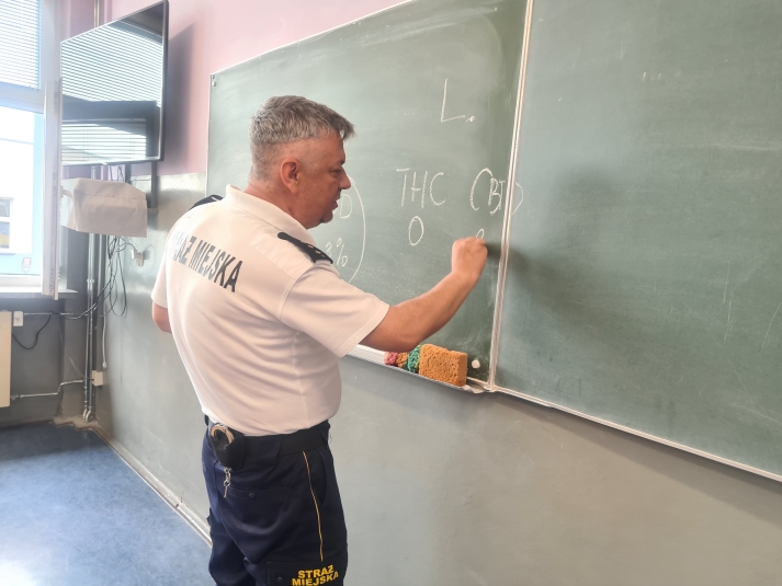 ZAJCIA PROFILAKTYCZNE Z FUNKCJONARIUSZEM STRAY MIEJSKIEJ