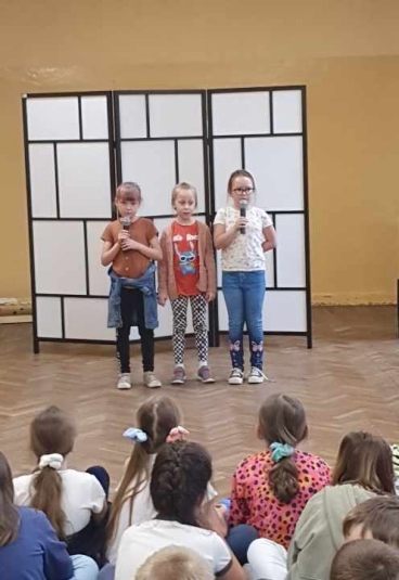 ROSTRZYGNICIE III SZKOLNEGO KONKURSU PIOSENKI BAJKOWEJ