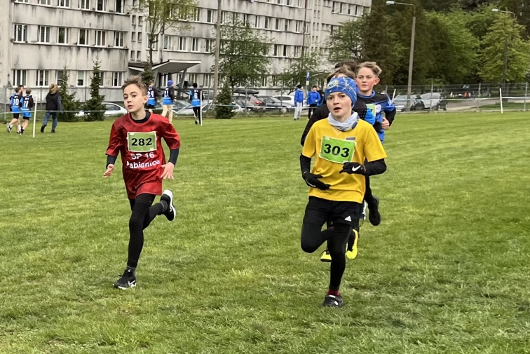 FINA WOJEWDZTWA DZKIEGO W DRUYNOWYCH BIEGACH PRZEAJOWYCH 