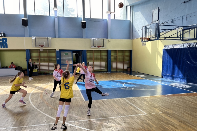 NASZE DIEWCZTA MISTRZYNIAMI POWIATU W KOSZYKWCE 3x3 