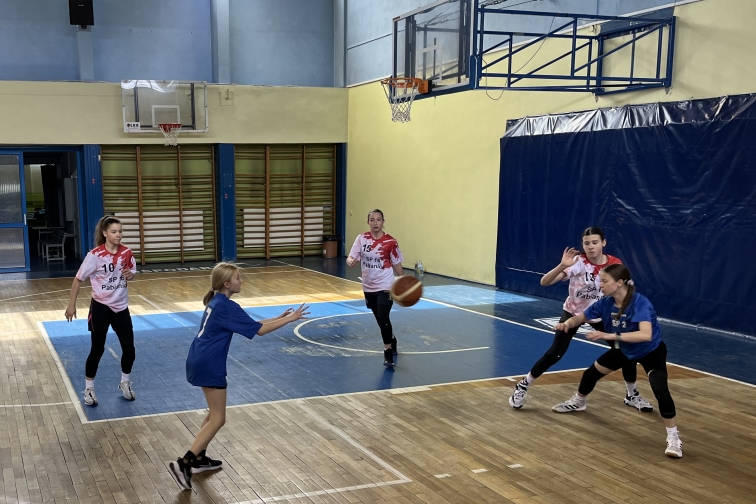 NASZE DIEWCZTA MISTRZYNIAMI POWIATU W KOSZYKWCE 3x3 