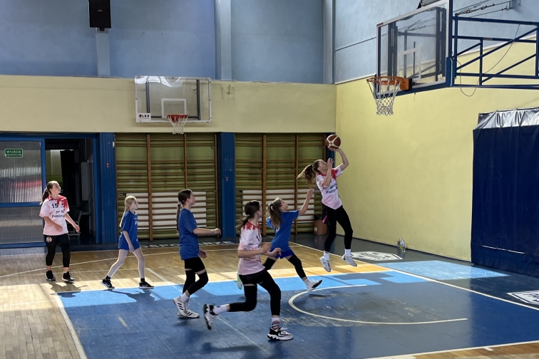 NASZE DIEWCZTA MISTRZYNIAMI POWIATU W KOSZYKWCE 3x3 