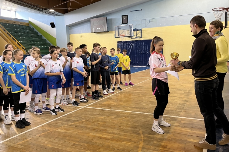 NASZE DIEWCZTA MISTRZYNIAMI POWIATU W KOSZYKWCE 3x3 