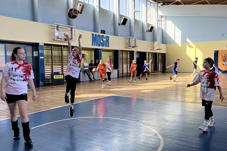 DZIEWCZTA WICEMISTRZYNIAMI PӣFINAU WOJEWDZKIEGO W KOSZYKWCE 3X3 
