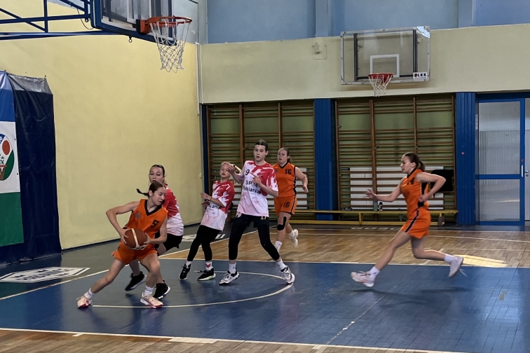 DZIEWCZTA WICEMISTRZYNIAMI PӣFINAU WOJEWDZKIEGO W KOSZYKWCE 3X3 
