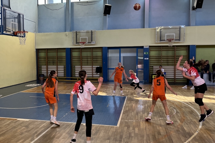 DZIEWCZTA WICEMISTRZYNIAMI PӣFINAU WOJEWDZKIEGO W KOSZYKWCE 3X3 