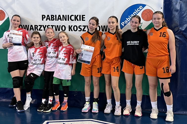 DZIEWCZTA WICEMISTRZYNIAMI PӣFINAU WOJEWDZKIEGO W KOSZYKWCE 3X3 