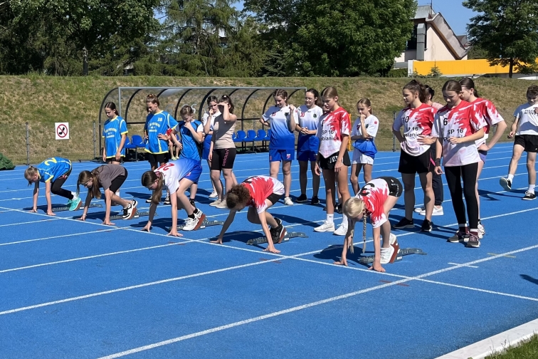 DZIEWCZTA MISTRZYNIAMI POWIATU W CZWRBOJU LEKKOATLETYCZNYM!!!