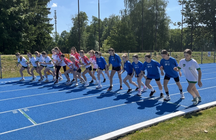DZIEWCZTA MISTRZYNIAMI POWIATU W CZWRBOJU LEKKOATLETYCZNYM!!!
