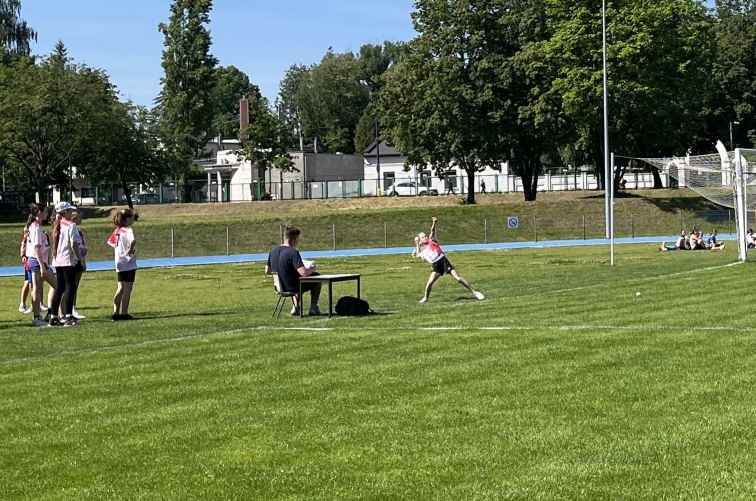 DZIEWCZTA MISTRZYNIAMI POWIATU W CZWRBOJU LEKKOATLETYCZNYM!!!