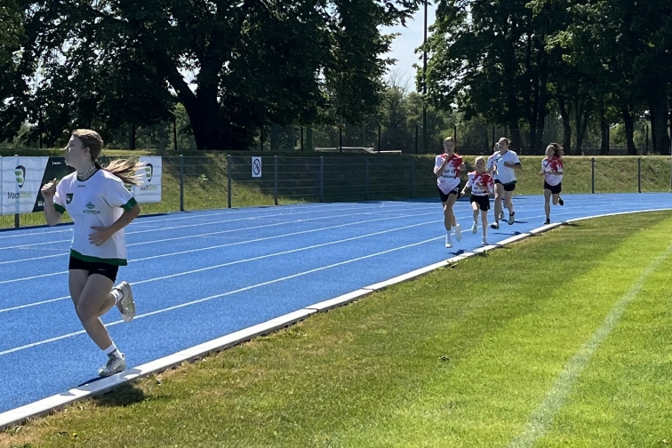 DZIEWCZTA MISTRZYNIAMI POWIATU W CZWRBOJU LEKKOATLETYCZNYM!!!