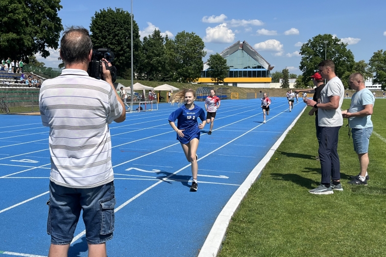DZIEWCZTA MISTRZYNIAMI POWIATU W CZWRBOJU LEKKOATLETYCZNYM!!!