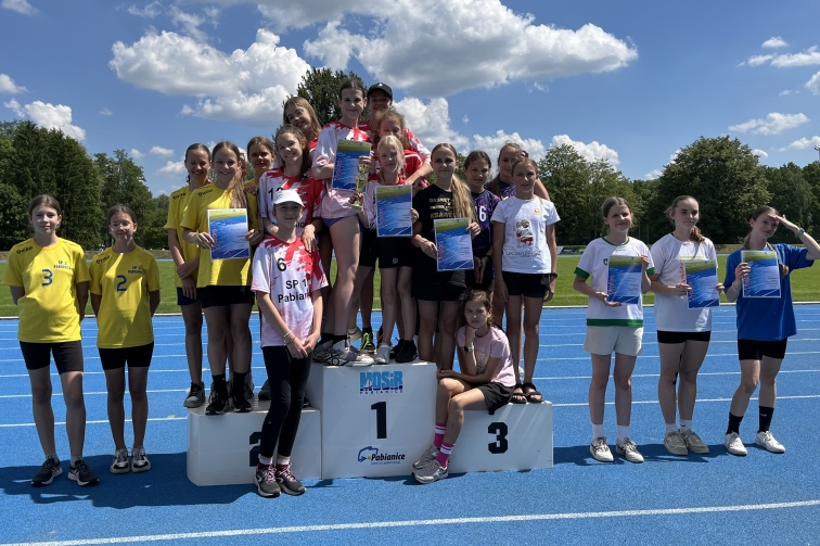 DZIEWCZTA MISTRZYNIAMI POWIATU W CZWRBOJU LEKKOATLETYCZNYM!!!