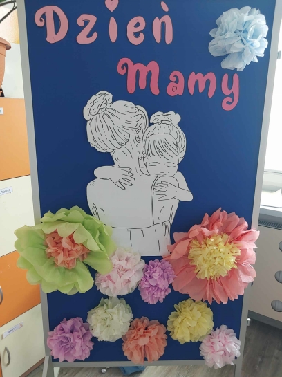 PRZEDSTAWIENIE Z OKAZJI DNIA MAMY I TATY