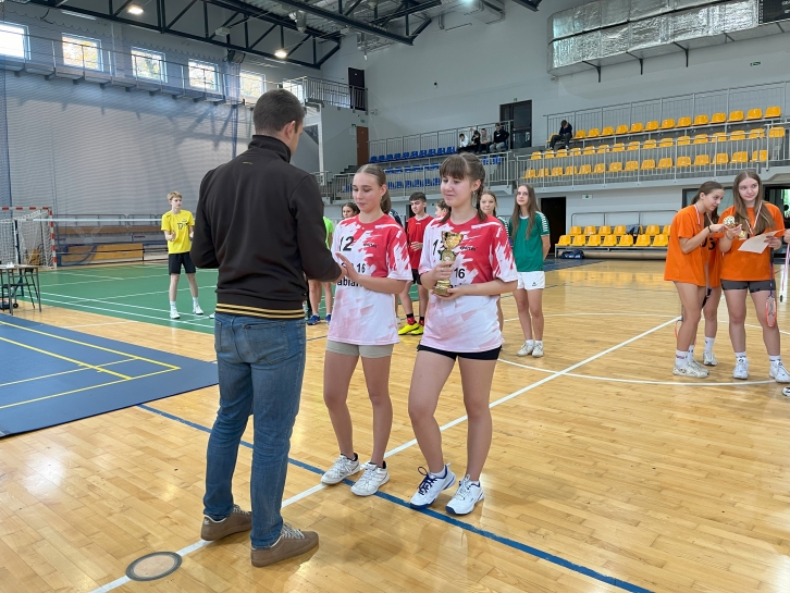 NASZE DZIEWCZTA WICEMISTRZYNIAMI WOJEWDZTWA DZKIEGO W BADMINTONIE!!