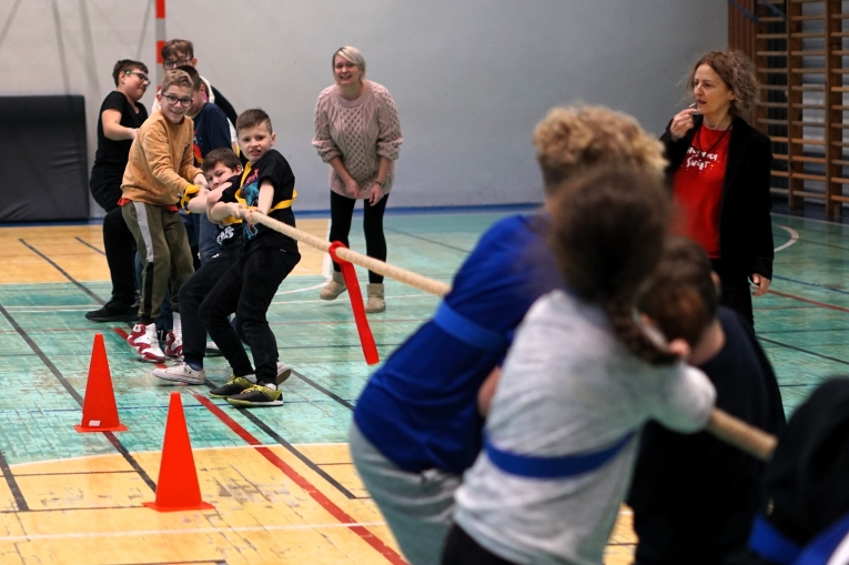 MIKOAJKOWE ZAWODY SPORTOWE DLA DZIECI ZE SPECJALNYMI POTRZEBAMI EDUKACYJNYMI
