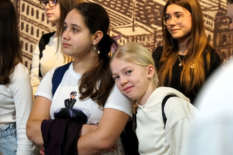 WYCIECZKA KLAS 6B I 6C DO TEATRU ARLEKIN I MUZEUM FABRYKI
