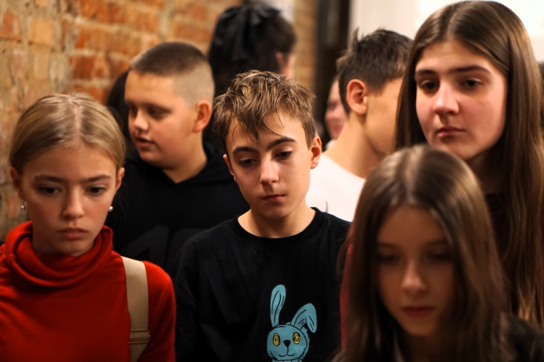 WYCIECZKA KLAS 6B I 6C DO TEATRU ARLEKIN I MUZEUM FABRYKI