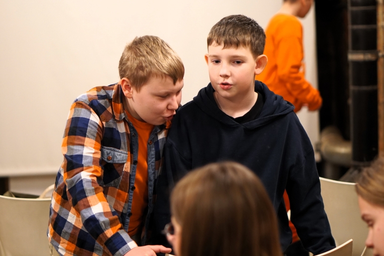 WYCIECZKA KLAS 6B I 6C DO TEATRU ARLEKIN I MUZEUM FABRYKI