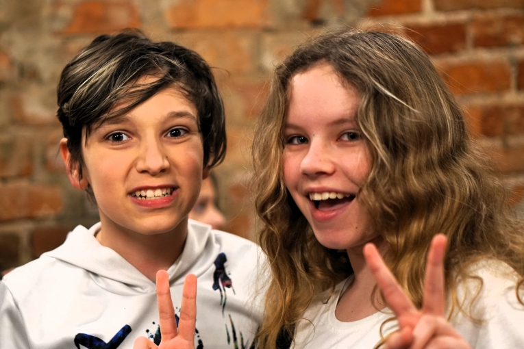 WYCIECZKA KLAS 6B I 6C DO TEATRU ARLEKIN I MUZEUM FABRYKI