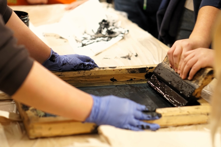 WYCIECZKA KLAS 6B I 6C DO TEATRU ARLEKIN I MUZEUM FABRYKI