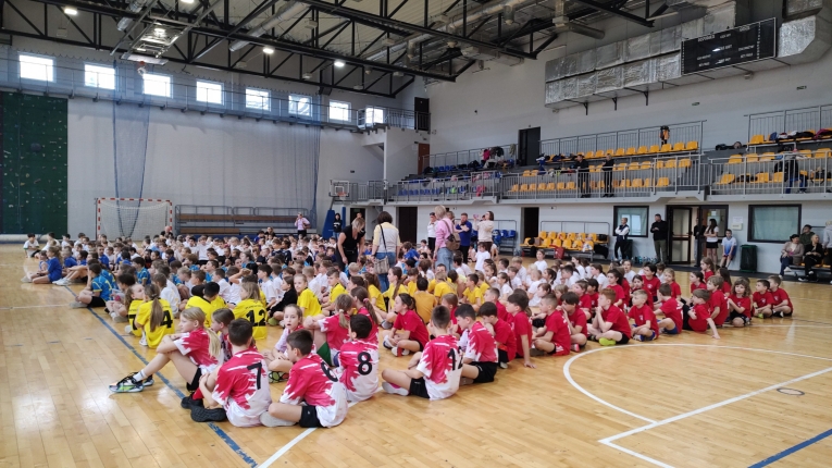 POWIATOWE IGRZYSKA W GRACH I ZABAWACH RUCHOWYCH