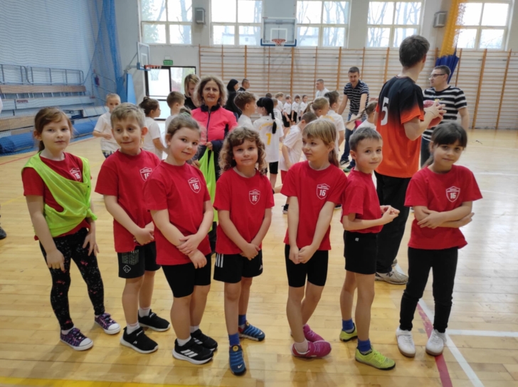POWIATOWE IGRZYSKA W GRACH I ZABAWACH RUCHOWYCH