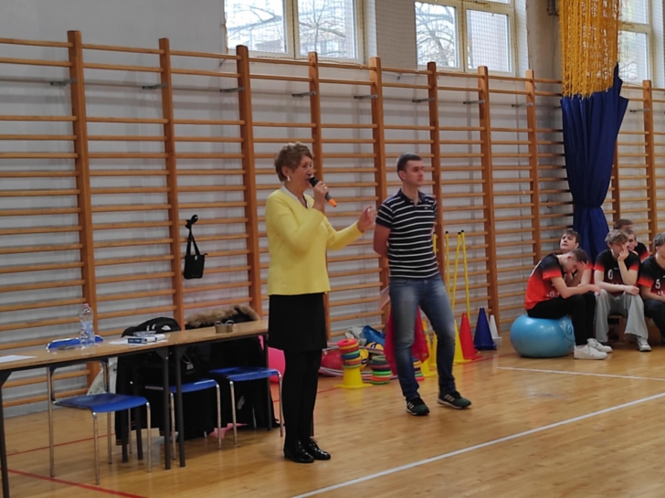 POWIATOWE IGRZYSKA W GRACH I ZABAWACH RUCHOWYCH