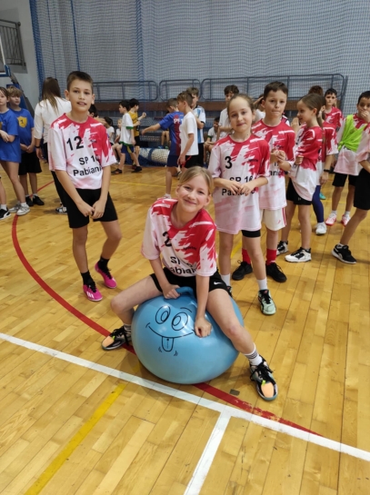 POWIATOWE IGRZYSKA W GRACH I ZABAWACH RUCHOWYCH