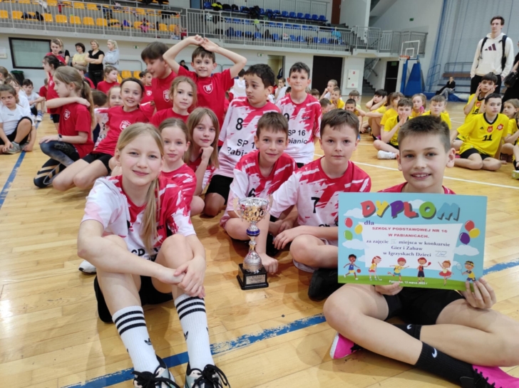 POWIATOWE IGRZYSKA W GRACH I ZABAWACH RUCHOWYCH