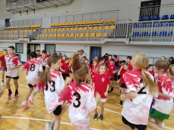 POWIATOWE IGRZYSKA W GRACH I ZABAWACH RUCHOWYCH