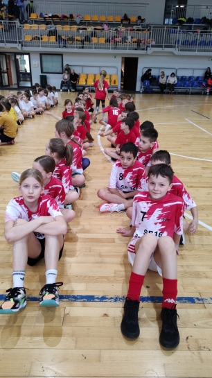 POWIATOWE IGRZYSKA W GRACH I ZABAWACH RUCHOWYCH