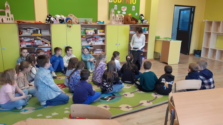 MIDZYNARODOWY DZIE KSIKI DLA DZIECI