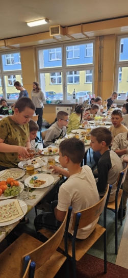25.04 WIELKANOCNE NIADANIE