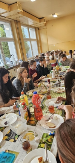25.04 WIELKANOCNE NIADANIE