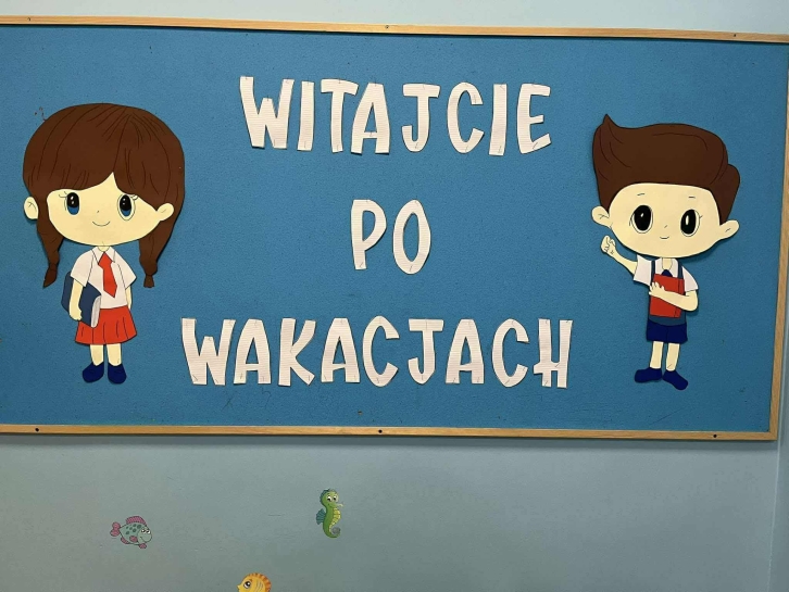 PIERWSZY TYDZIE�  W �WIETLICY JU� ZA NAMI