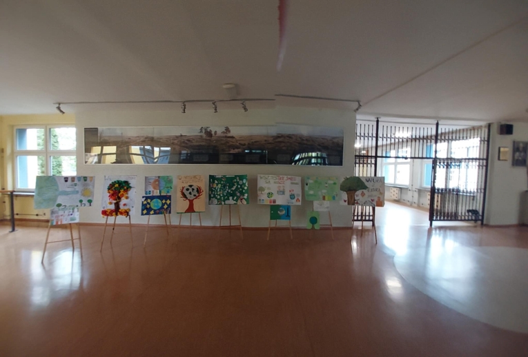 SPRZ�TANIE �WIATA